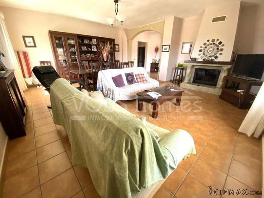 A beautifully large and spacious, light and airey quality.. - 10