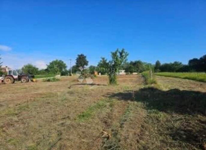 PROSTRANO GRAĐEVINSKO ZEMLJIŠTE - 5100 M2 - 2