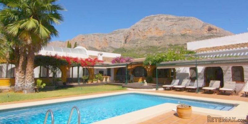 7 Bedroom 5 Bathroom Villa in Javea.