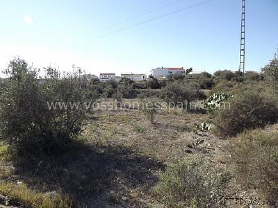 OPEN TO OFFERS, Rustic pIot of land of 1,596m2 with tarmac..