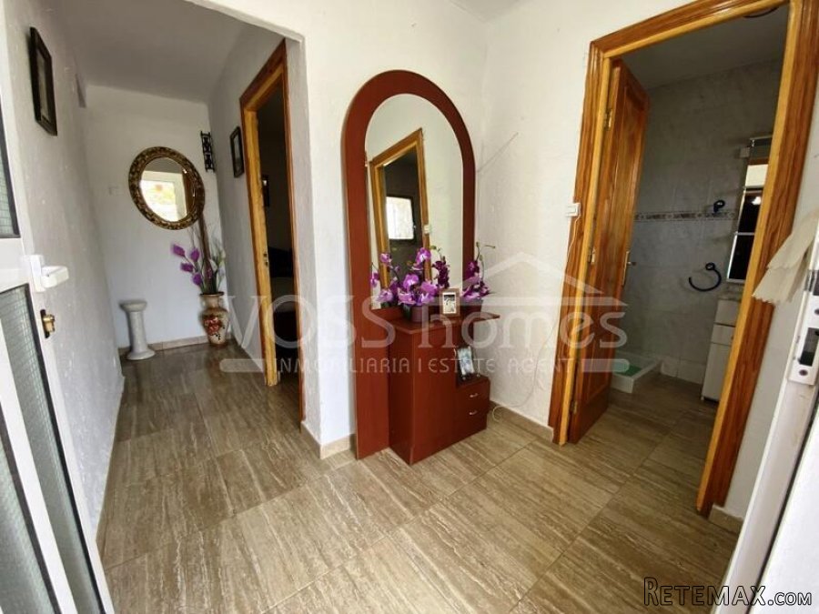 A large, two storey 4 bed, 2 bath renovated edge of town.. - 5