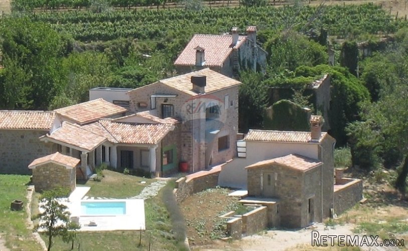 Istra,predivna kamena vila okružena životopisnim krajolikom - 2