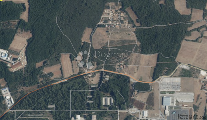 Poljoprivredno zemljište nadomak Pule, 1000m2