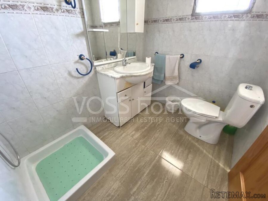 A large, two storey 4 bed, 2 bath renovated edge of town.. - 6