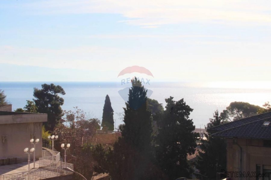 OPATIJA - SAMOSTOJEĆA KUĆA SA 2 STANA U SAMOM CENTRU