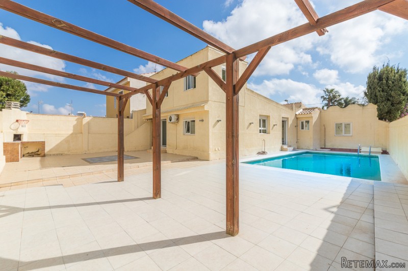4 Bedrooms - Villa - Alicante - For Sale