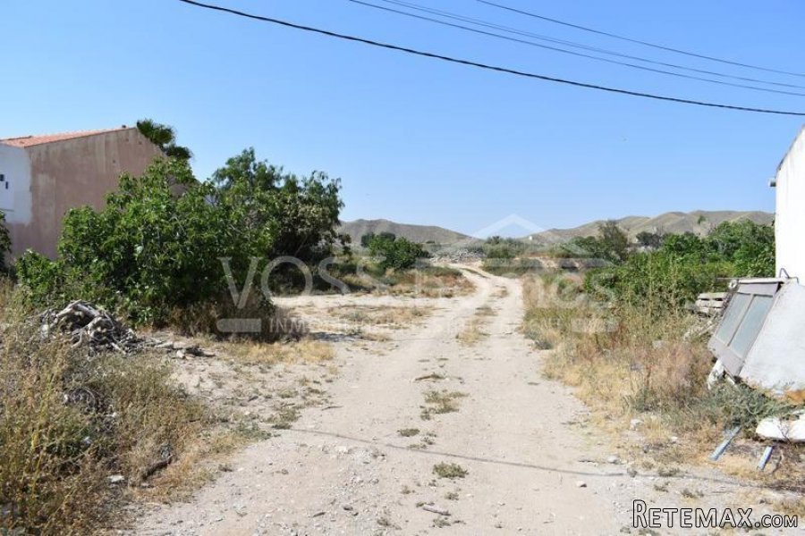 Great buisness option, a total of 2325m2 URBAN land located..
