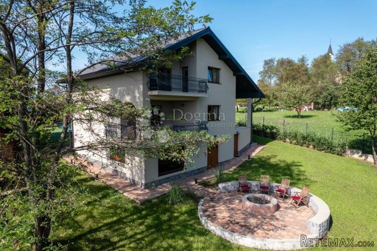 Izvrsna kuća u Drežnik Gradu