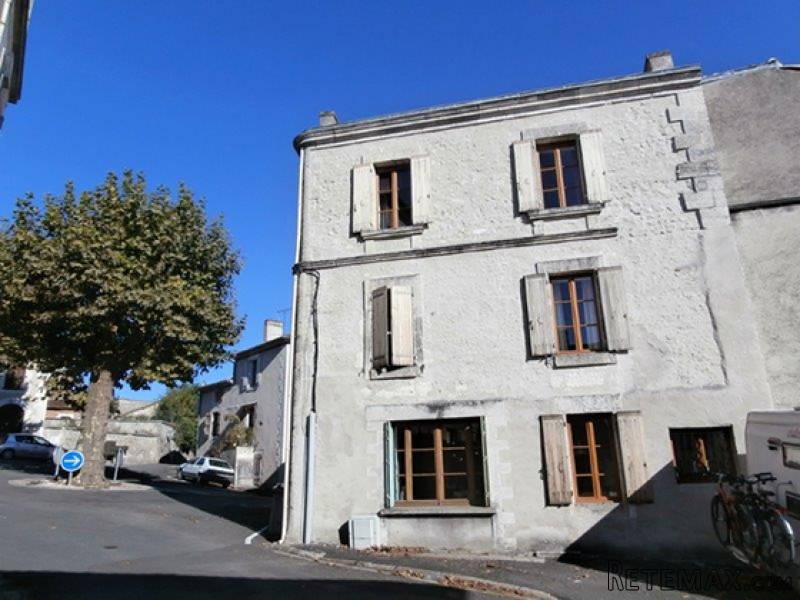 Beautifully Renovated 5-Bedroom Village..