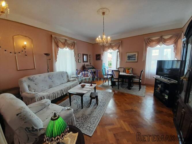 Rijeka - Prekrasan 4 sobni stan u centru s pogledom na more..