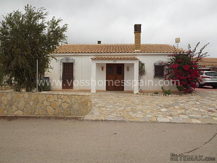 Full of character 3 bed, 3 bath country house with pool...