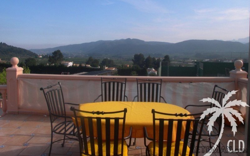 A large and spacious detached villa with stunning views and.. - 2