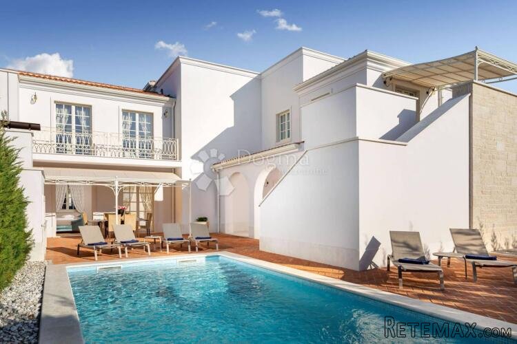 CONSTANZA VILLA