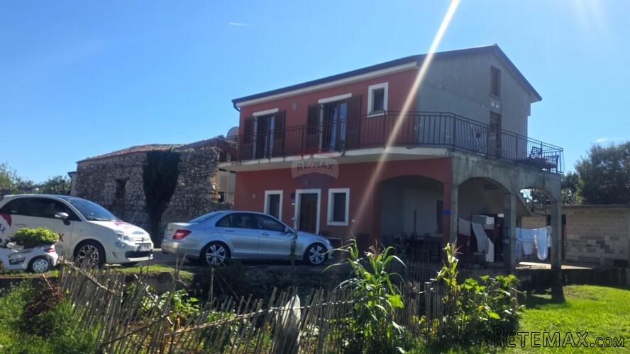 Istra,Umag-Dvije kuće s dozvolom za gradnju 6 stanova - 2