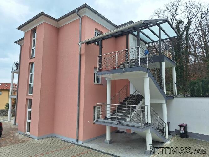 LOVRAN - kuća s 5 stanova i bazenom - 2