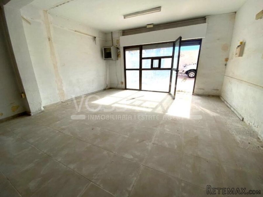 NEW LISTING TO VOSS HOMES - Commercial unit of 150m2.. - 2