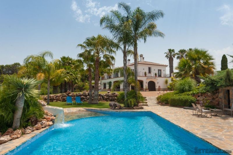 Villa for Sale in Alhaurin El Grande..