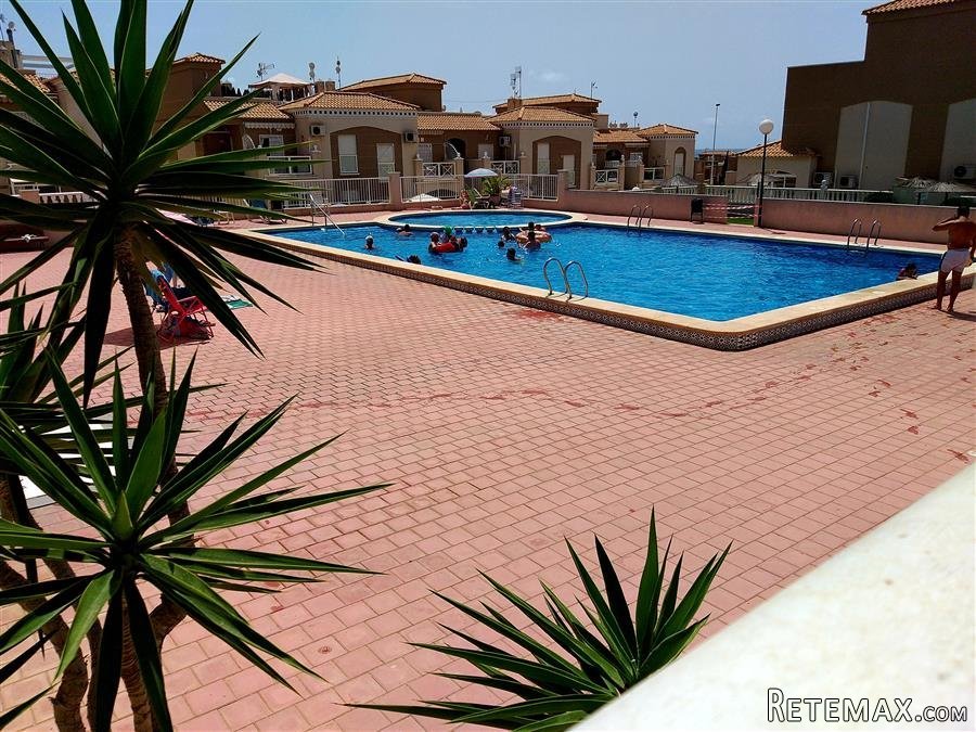 Este hermoso bungalow de esquina, junto a la piscina, se.. - 3