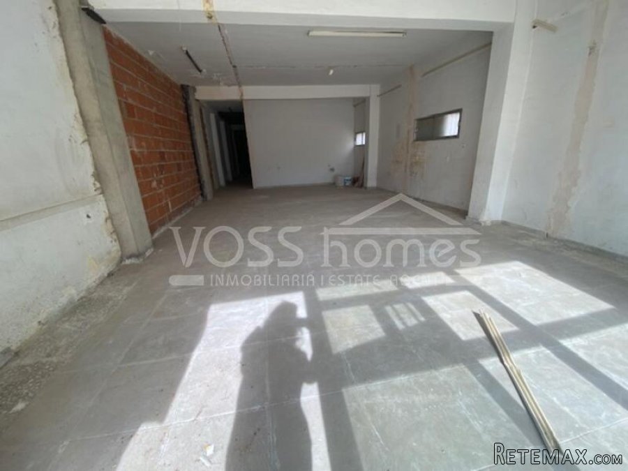 NEW LISTING TO VOSS HOMES - Commercial unit of 150m2.. - 3