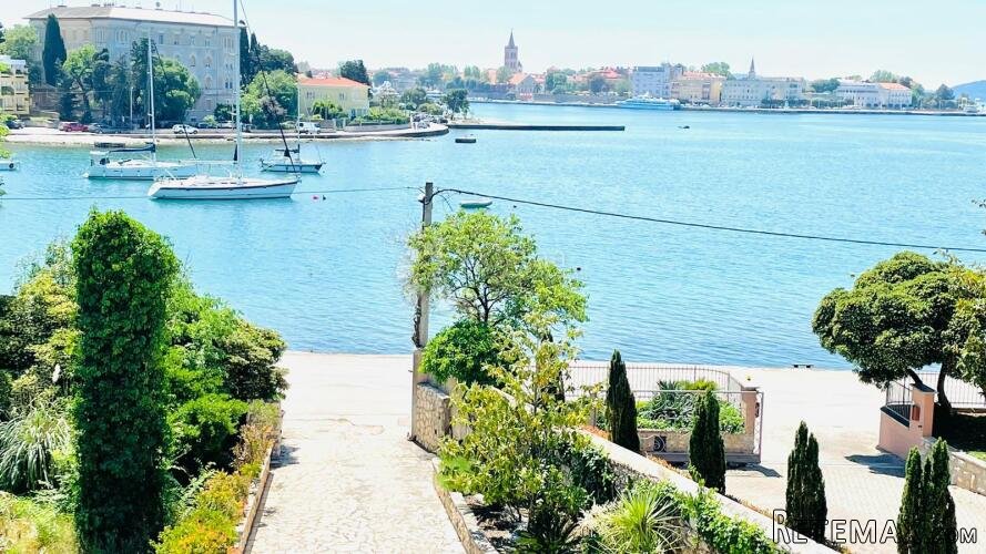 ZADAR, prodaja elegantne vile 1. red do mora na elitnoj lo - 3
