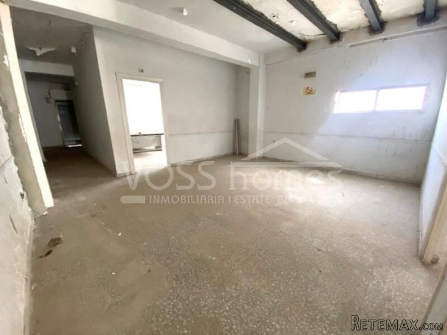 NEW LISTING TO VOSS HOMES - Commercial unit of 150m2.. - 4