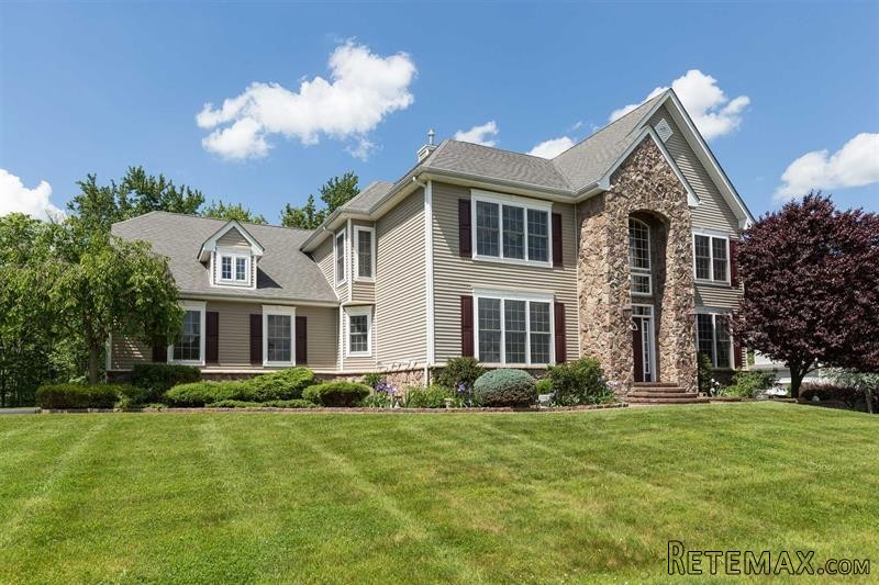 4 bedroom House For Sale: 4 Wallace Dr..