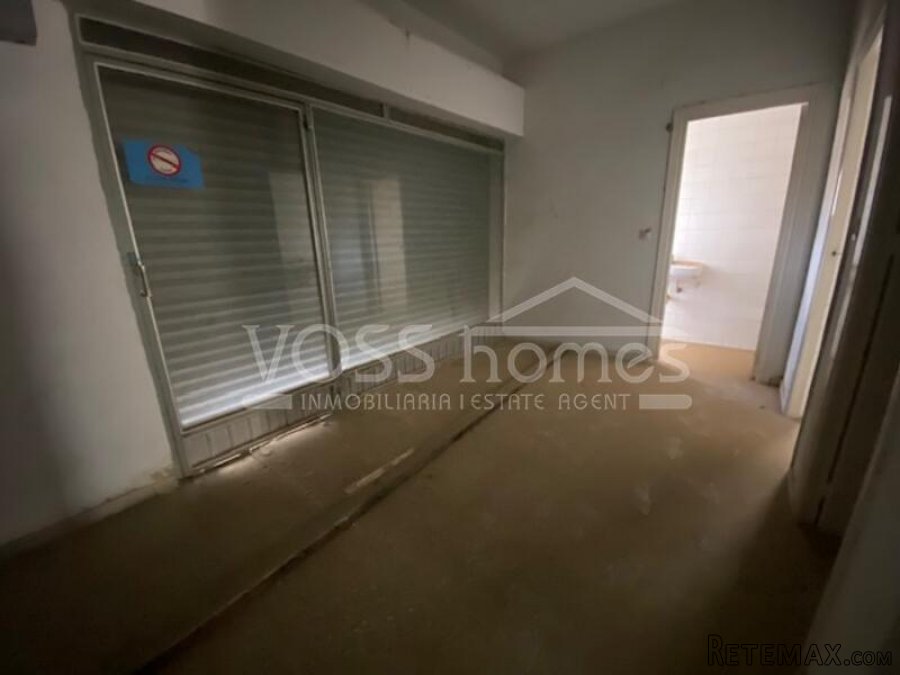 NEW LISTING TO VOSS HOMES - Commercial unit of 150m2.. - 6