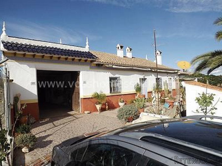 Large country house in the Puerto Lumbreras country side...
