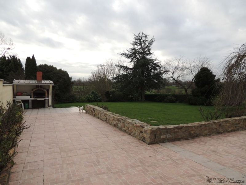 Traditional Farmhouse With Garden.. - 2
