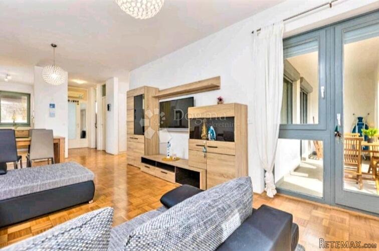 APARTMAN SA POGLEDOM NA MORE