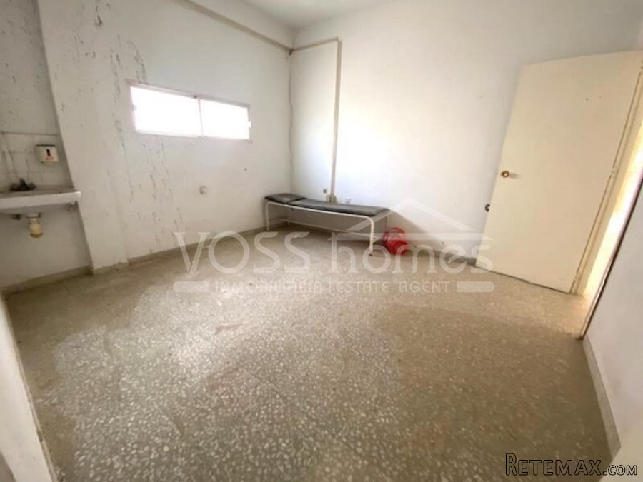 NEW LISTING TO VOSS HOMES - Commercial unit of 150m2.. - 9