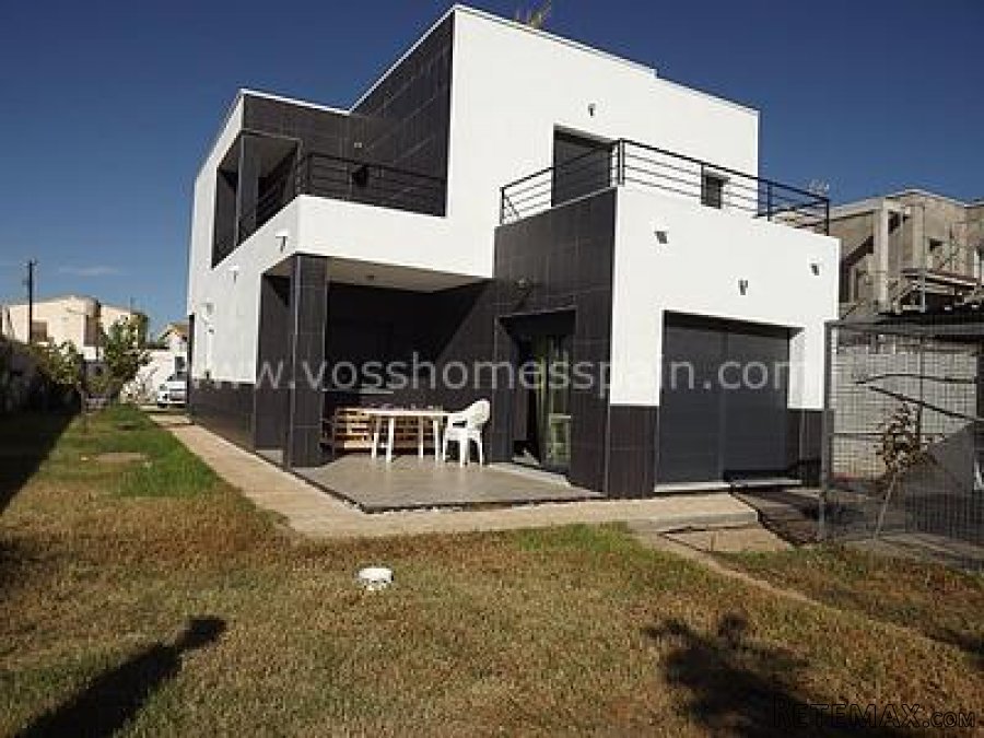 A modern, large and spacious, 5 bedroom, 3 bathroom, 2..