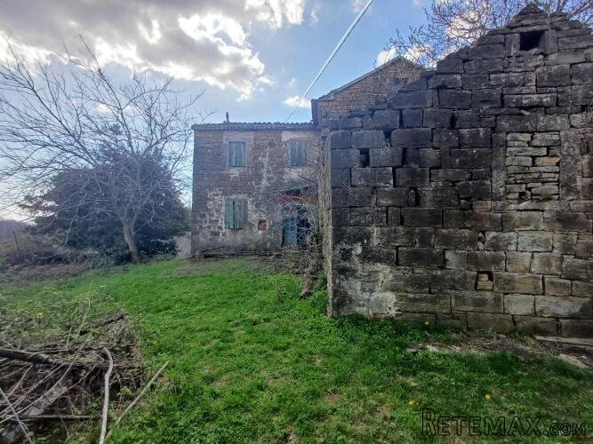 Istra, Momjan-okolica, istarsko imanje za adaptaciju od 95.0 - 2