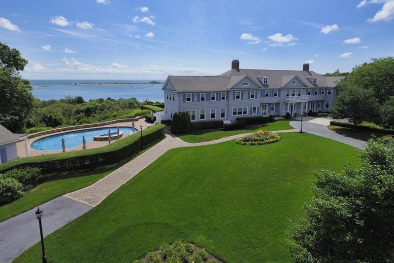 9 bedroom House For Sale: 421 Main.. - 2