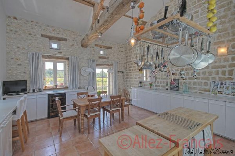 Bran (17210) - Detached stone house all on one level with new.. - 3