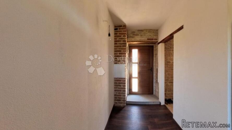 Renovirana kamena kuća u nizu s velikom terasom - Grohote,Šo - 3