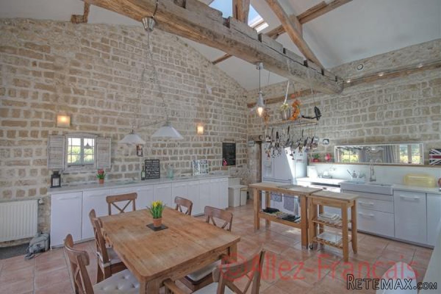 Bran (17210) - Detached stone house all on one level with new.. - 4