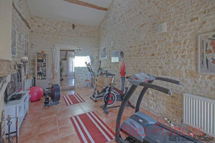 Bran (17210) - Detached stone house all on one level with new.. - 8