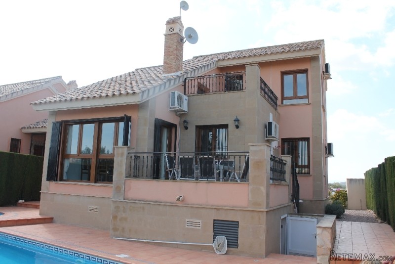 3 Bedrooms - Villa - Alicante - For Sale