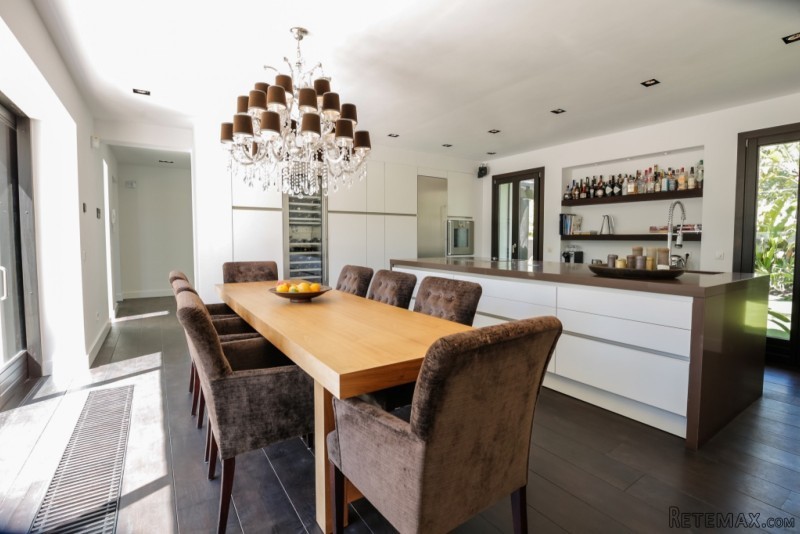 Contemporary Renovated Beach Side Villa - 2