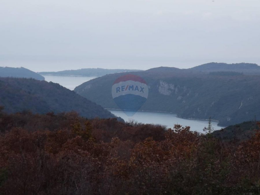 Istra,Jural veliko poljoprivredno zemljište sa mogućnošću gr