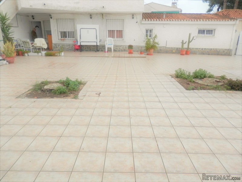 Very Spacious Bungalow In Fantastic..