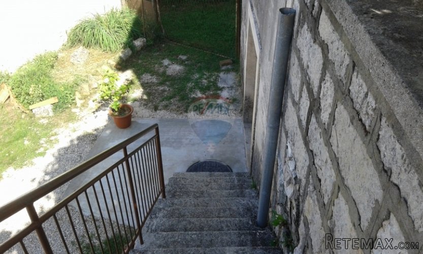 Okolica Gračišća, kuća u nizu sa dvije staje, vrtom - 4