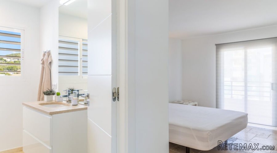 Beautifully renovated penthouse with stunning 360-degree.. - 2