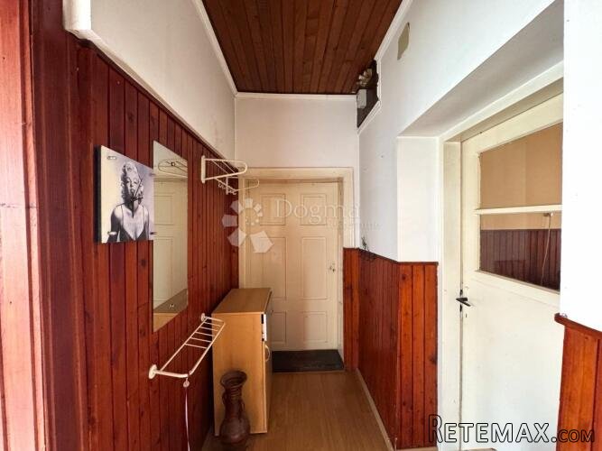 Mala kuća, veliko zemljište – 1.422 m² mogućnosti u Selniku - 2