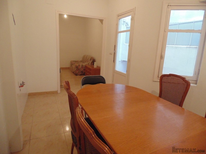 2 bedroom, 1 bathroom Apartment, (build..