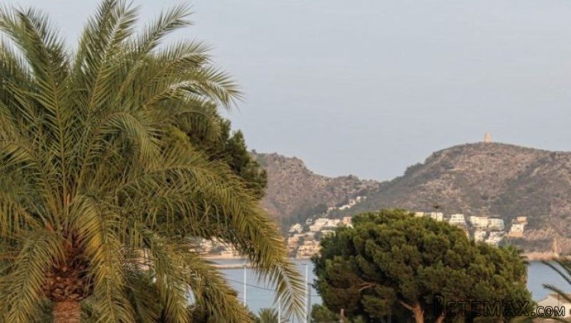 3 Bedroom 1 Bathroom Sea view apartment..
