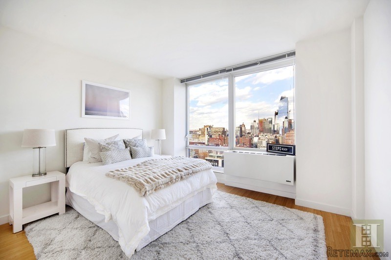 1 bedroom Apartment For Sale: 450 WEST.. - 2