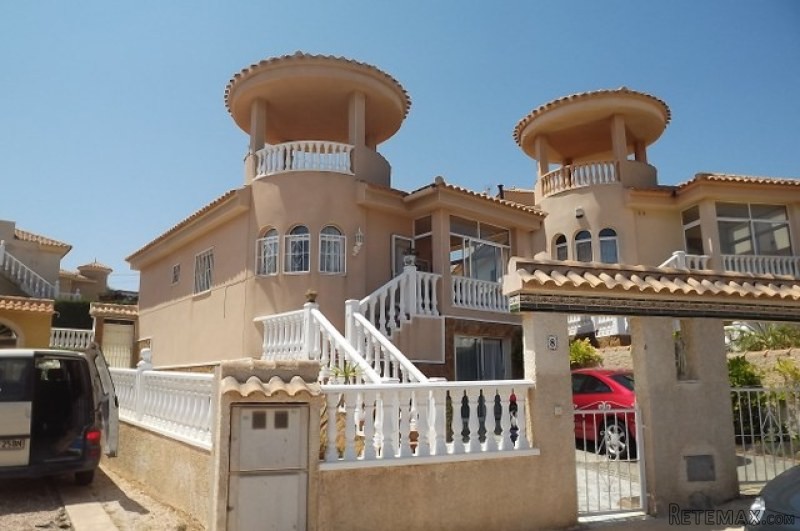 2 Bedrooms - Villa - Alicante - For Sale