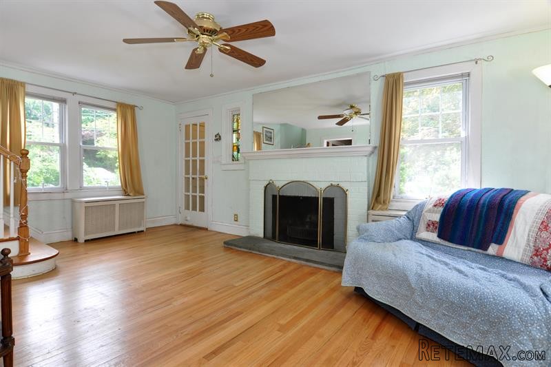 3 bedroom House For Sale: 40 Pine.. - 2